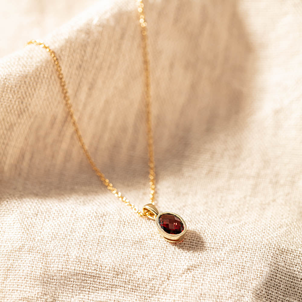 9ct Yellow Gold Garnet Saffron Pendant