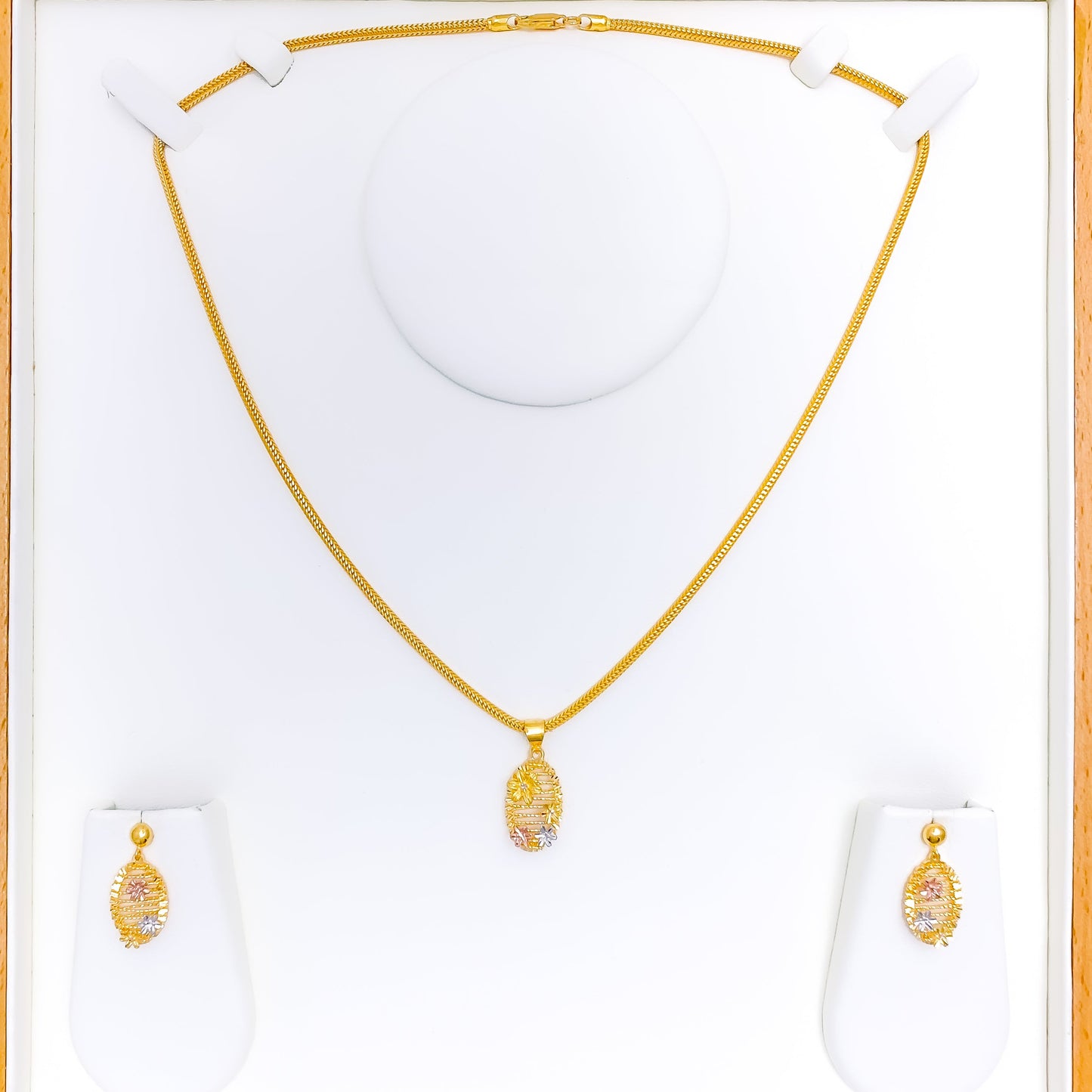 Delightful Floral Oval Pendant Set