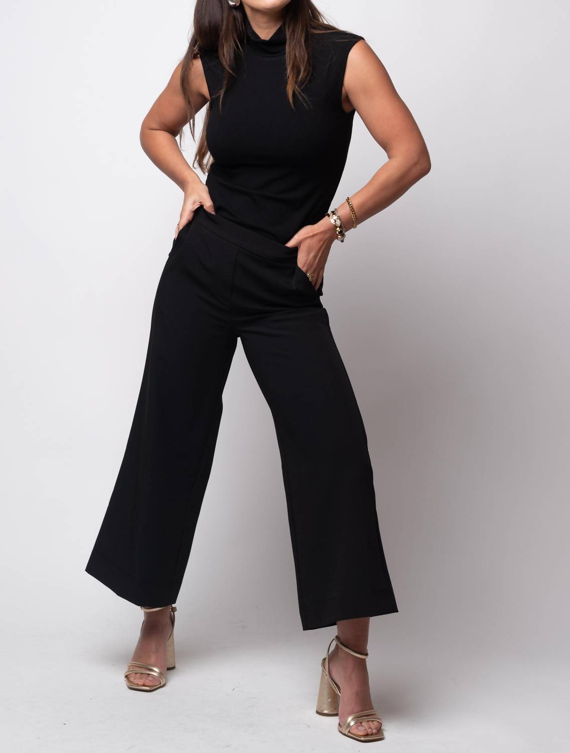 Carson Crop Pant In Black